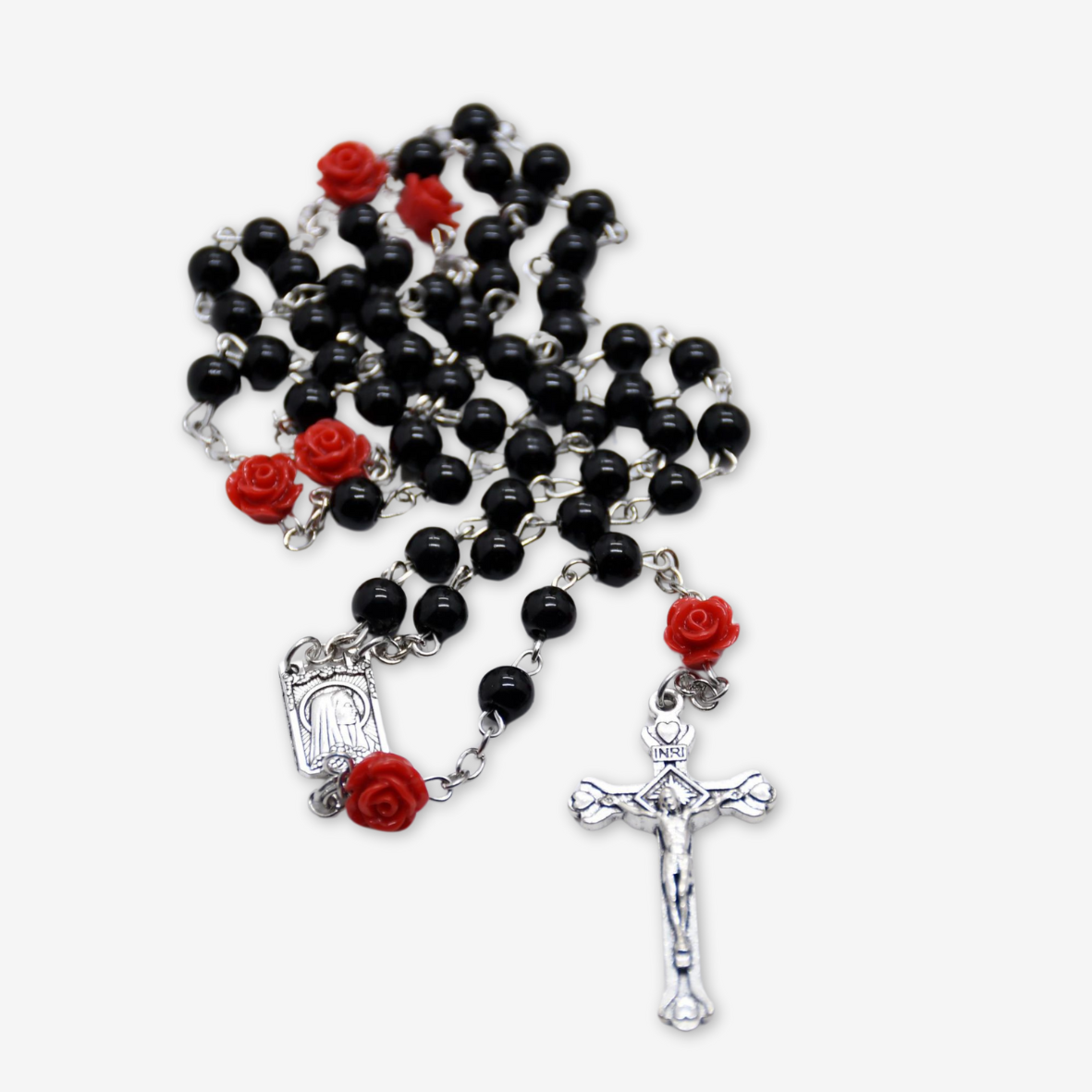 Rosario con perle nere e rose.