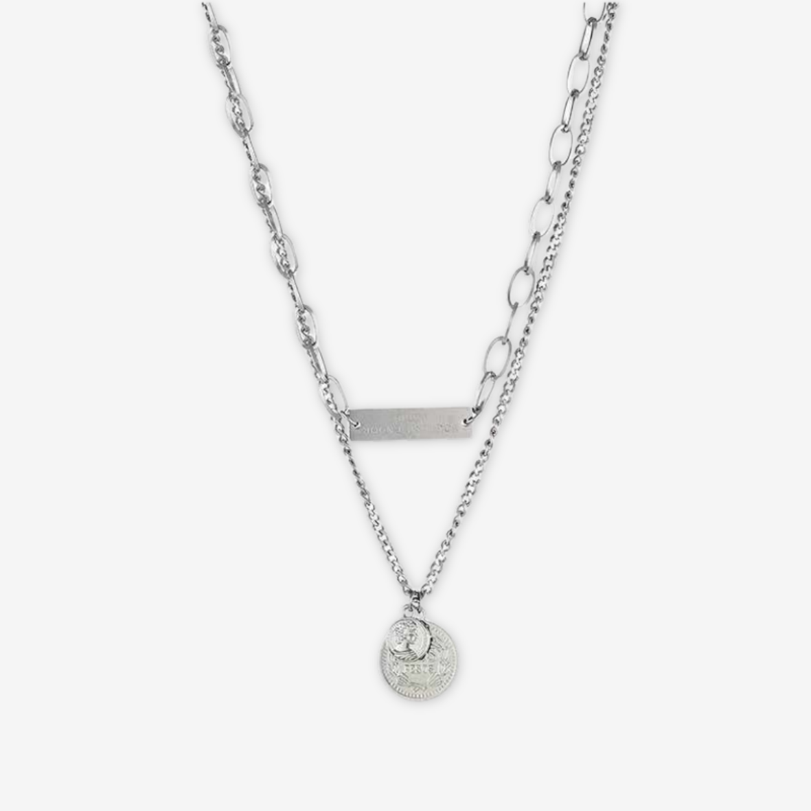 Collana argento con finta moneta e targhetta.