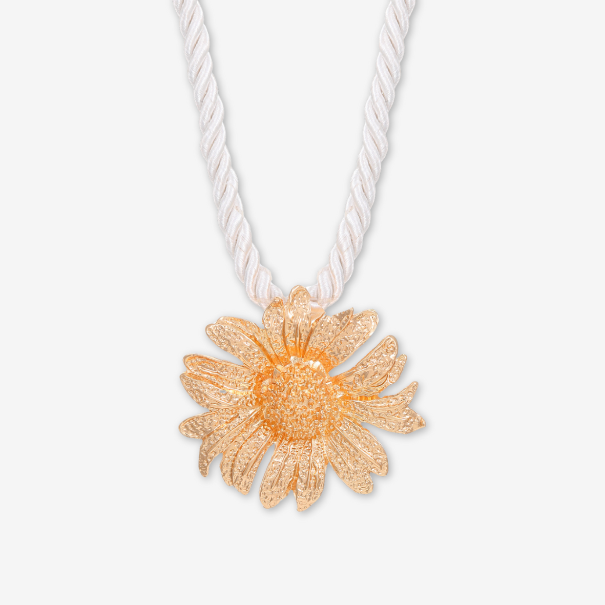 Collana medaglione grande fiore rosa.
