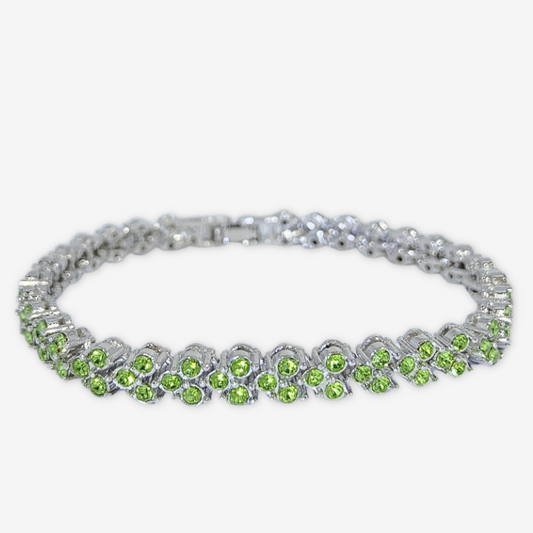Bracciale tennis verde a forma di cuore.