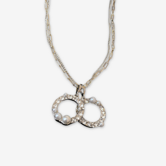 Collana a due anelli.