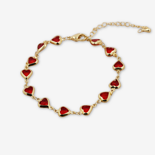Bracciale color oro con cuori rossi.