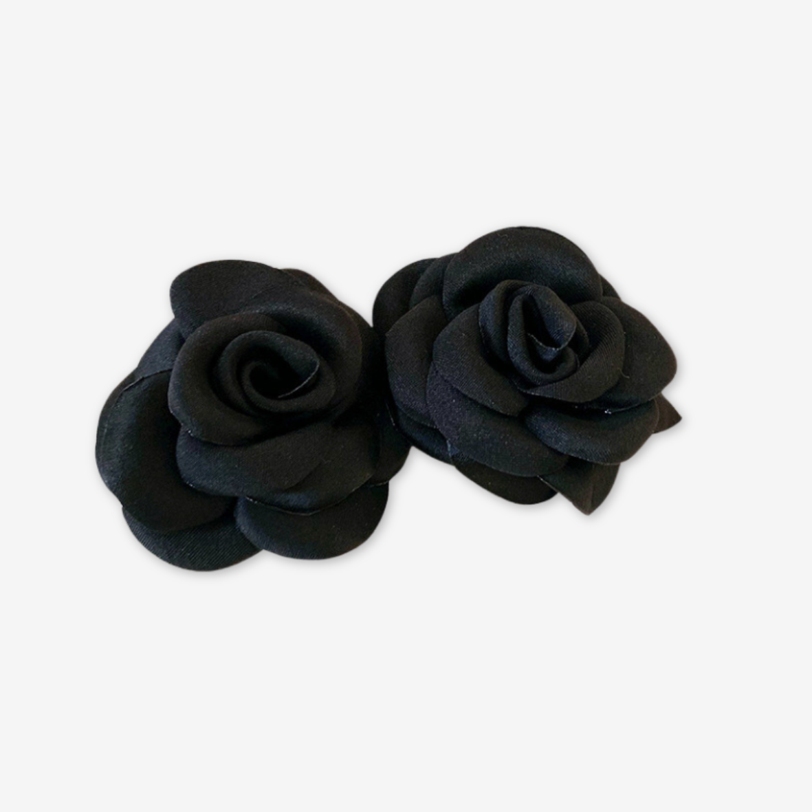 Orecchini con rosa nera.