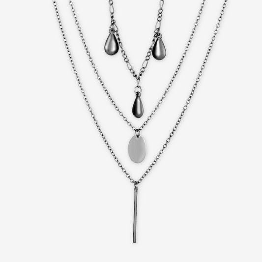 Collana tre strati con gocce argento e pendenti.