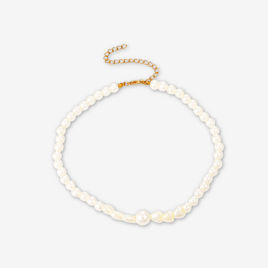 Collana di perle semplice.