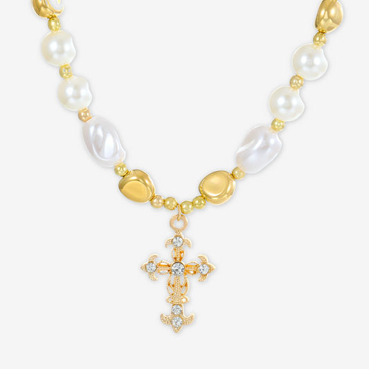 Collana con crocifisso.