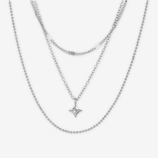 Collana 3 strati color argento.