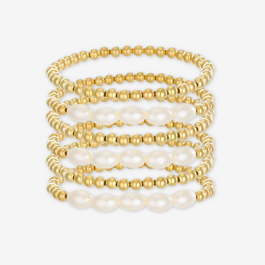 Set di 6 bracciali, tre con perle.