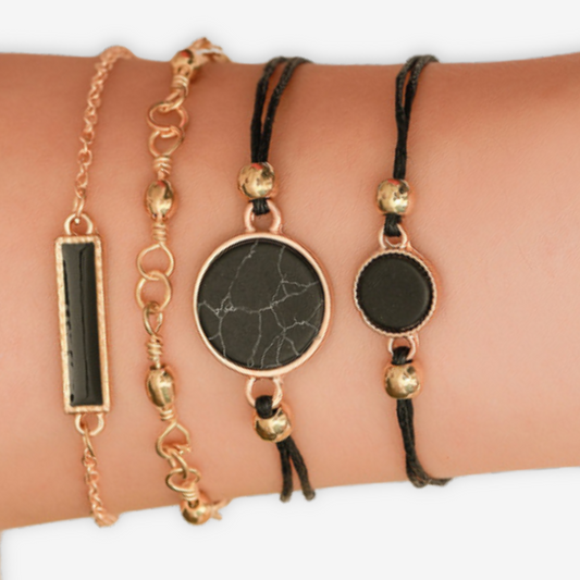 Set di 4 bracciali come in foto.
