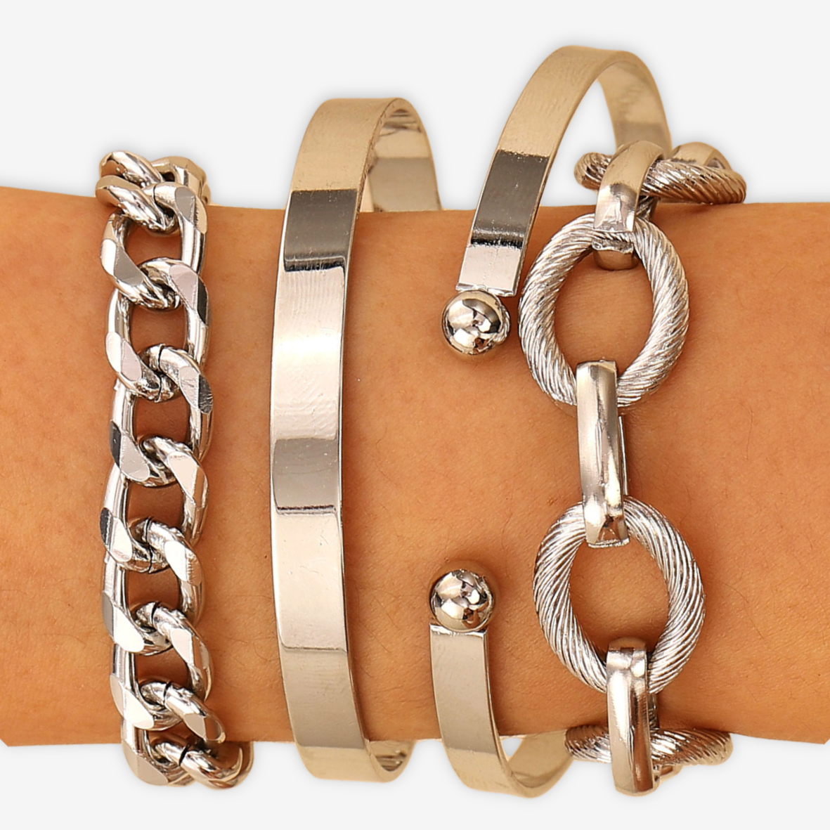 Set di 4 bracciali come in foto.