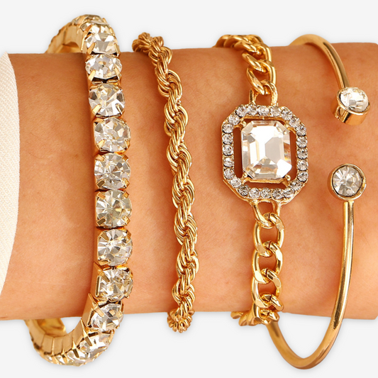 Set di 4 bracciali come in foto.